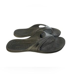 Women’s size 9 black rubber‎ flip flops
